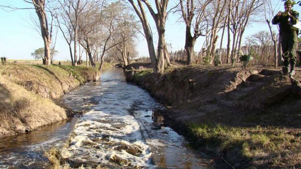 Canal contaminado en Santiago del Estero - Gendarmería Nacional